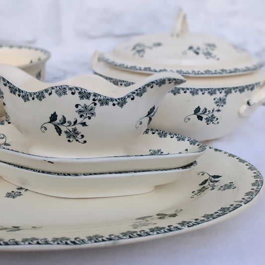 Partie de service en terre de fer Salins, modèle Chantilly