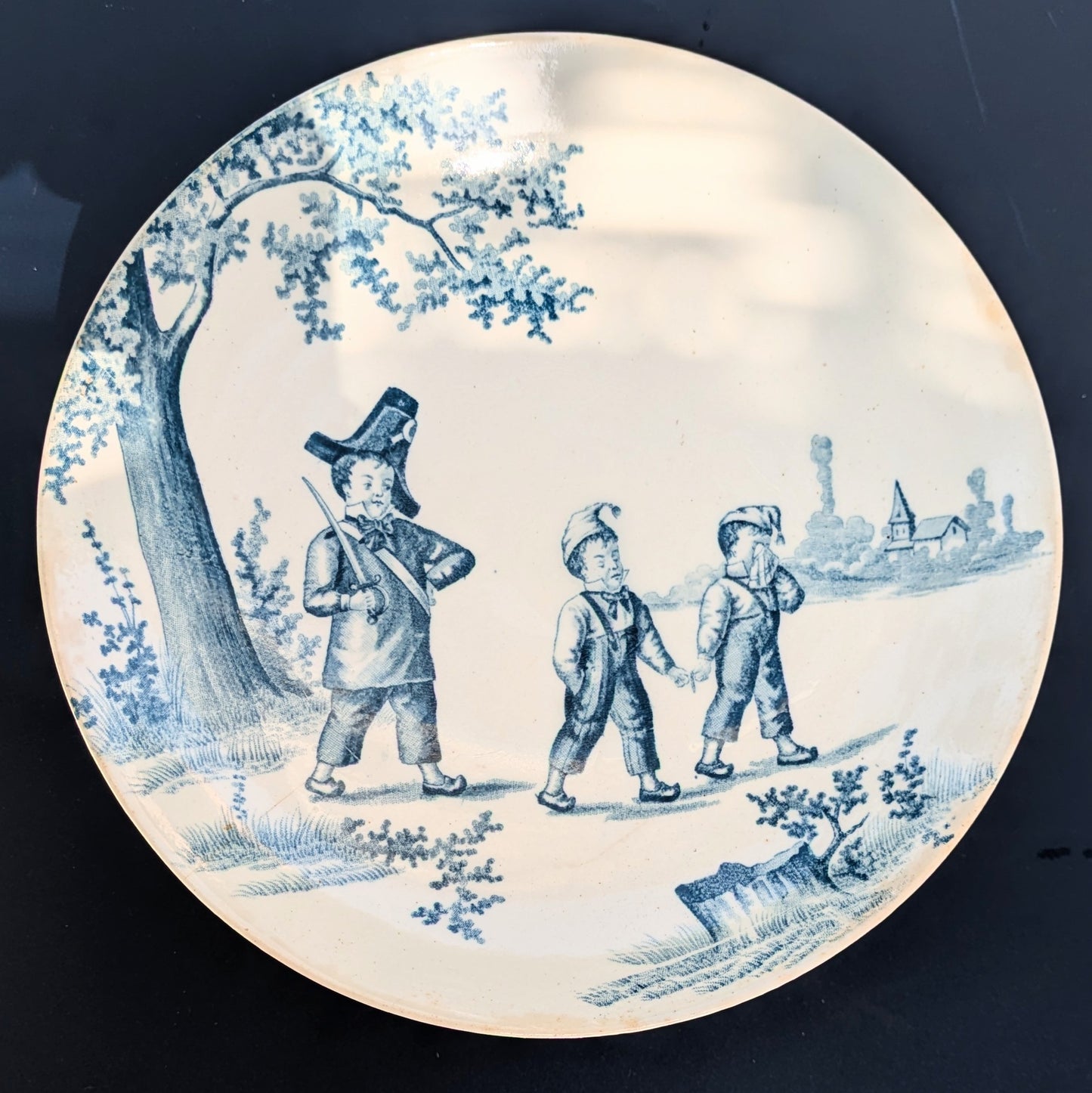 Compotier ancien en terre de fer modèle garde champêtre