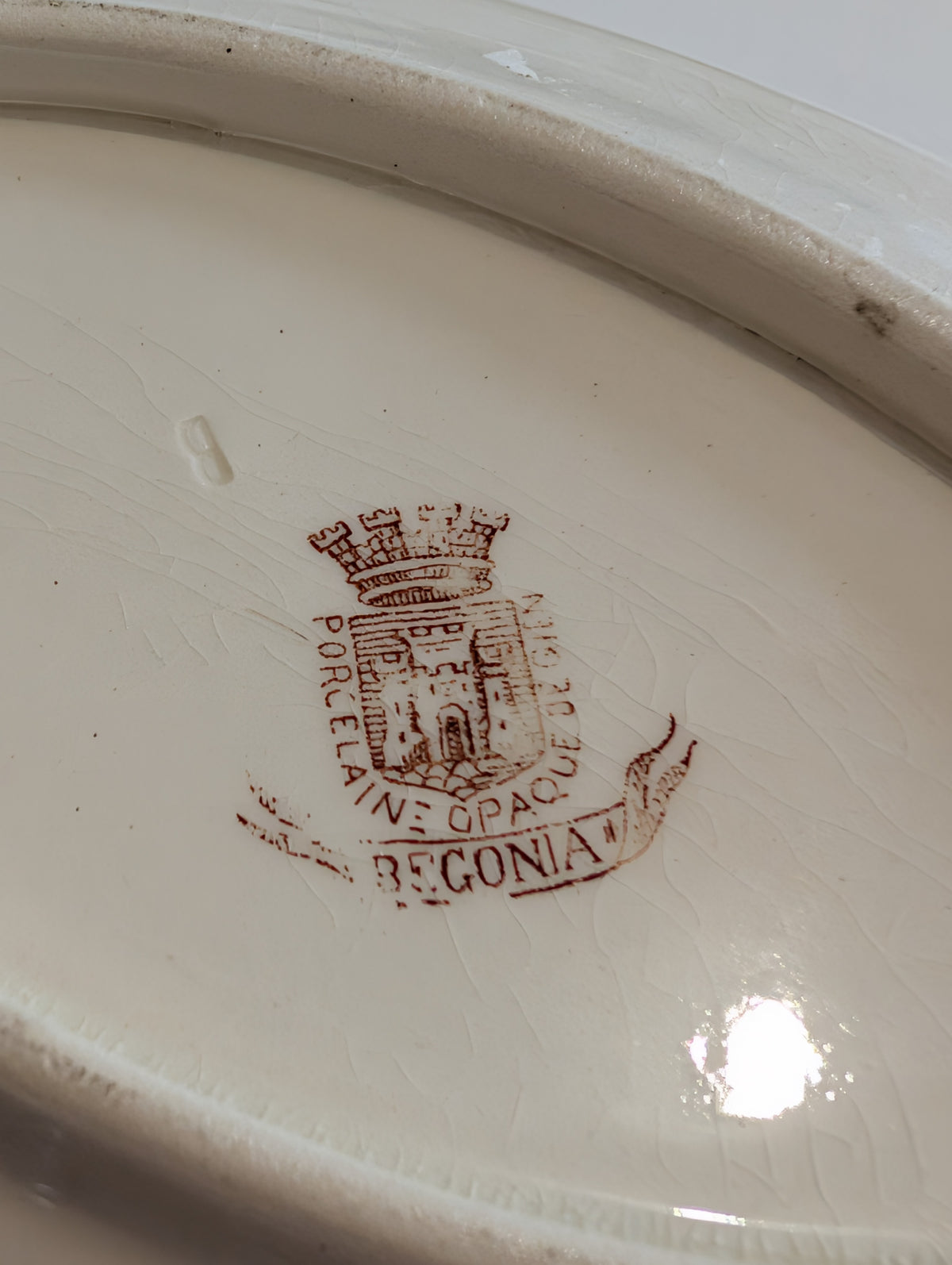 Saucière Couverte Ancienne Gien – Porcelaine Opaque Modèle "Bégonia" – Marron / Sépia XIXe