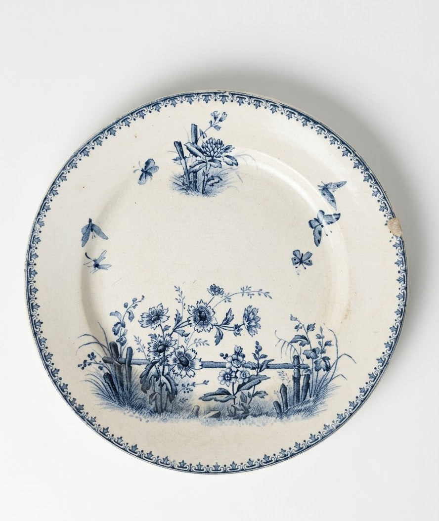 Assiette Ancienne en Terre de Fer "Tsarine" – U&C Sarreguemines (Décor Bleu, Fin XIXe Siècle)