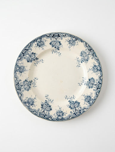 Assiette Plate Ancienne en Terre de Fer – Décor Floral Bleu | Saint-Amand & Hamage