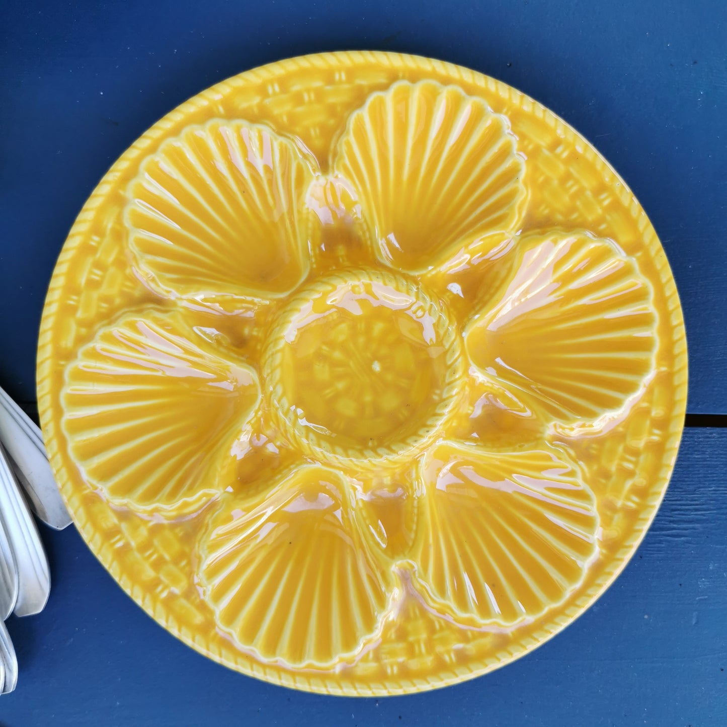 Assiette à huîtres vintage Longchamp jaune en barbotine 