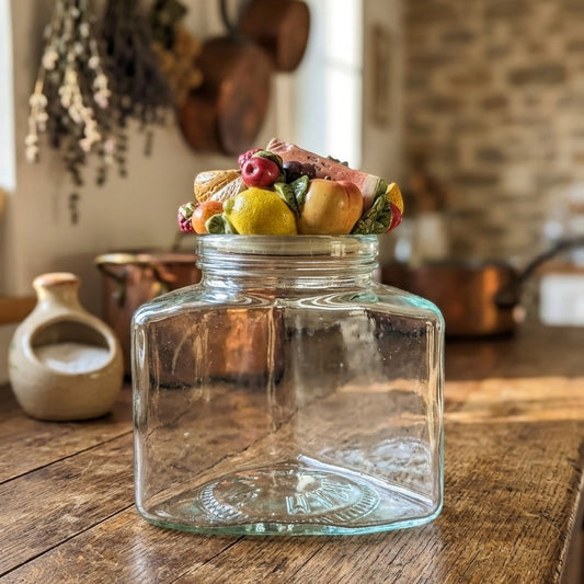 Bocal en Verre Italien – Forme Triangulaire & Couvercle Fruits en relief – Vintage