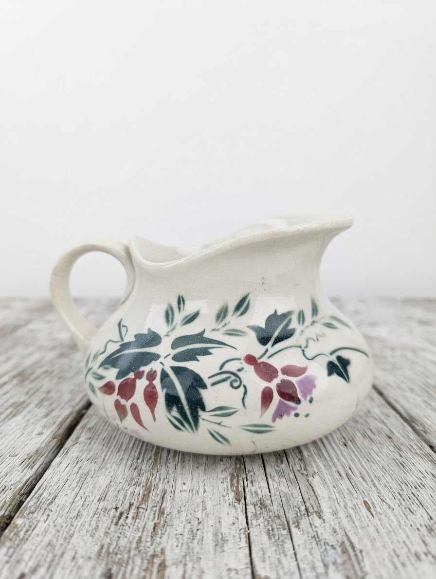 Broc Ancien "Joufflu" terre de fer– Décor Floral Aérographe 