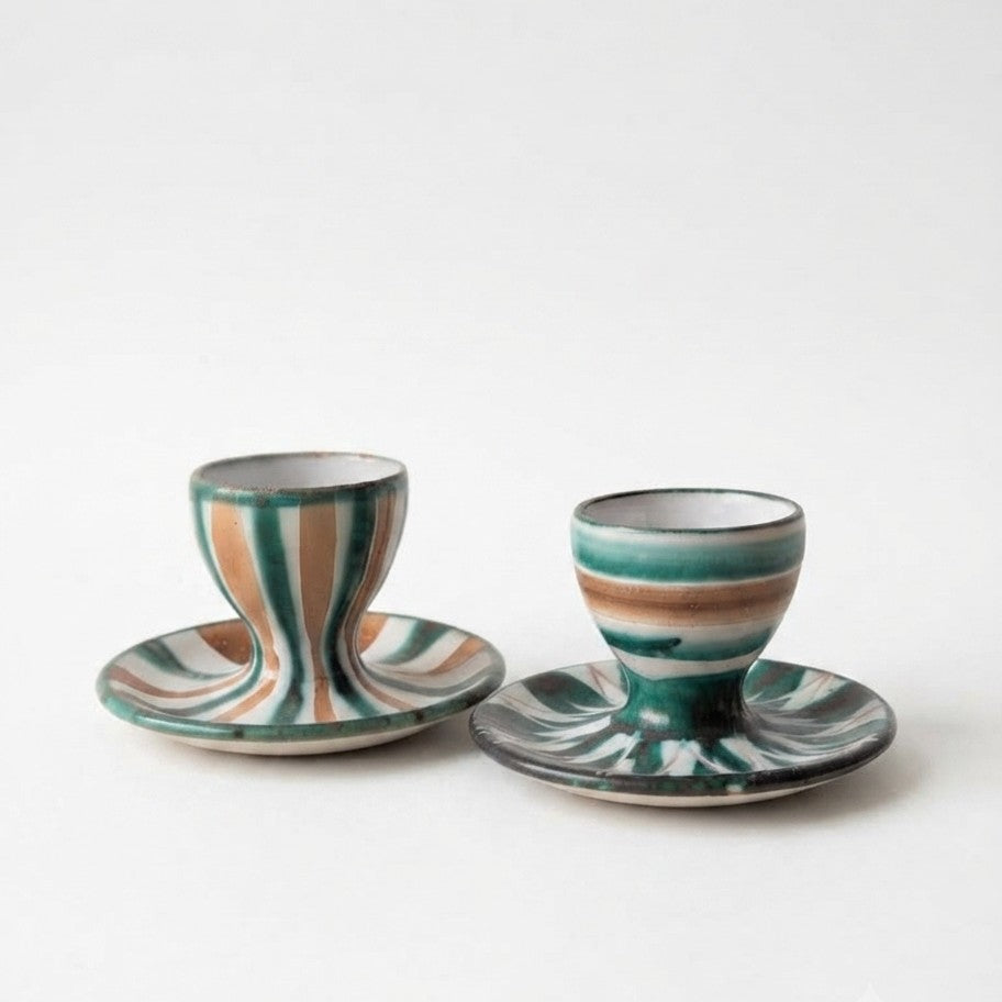 : Paire de coquetiers anciens en céramique émaillée aux motifs géométriques verts et bruns, signés Robert Picault Vallauris.