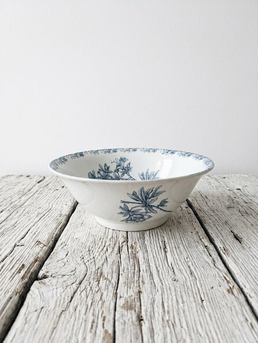 Saladier terre de fer Saint-Amand, modèle Flore bleu, vaisselle ancienne Saint-Amand-les-Eaux, faïence fine française, brocante en ligne, Grands Établissements Céramiques Saint-Amand.