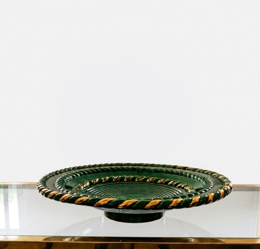 grande coupe en céramique signée Blanche Letalle pour la manufacture de Saint-Clément. vert sapin et dorures