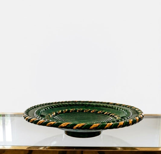 grande coupe en céramique signée Blanche Letalle pour la manufacture de Saint-Clément. vert sapin et dorures
