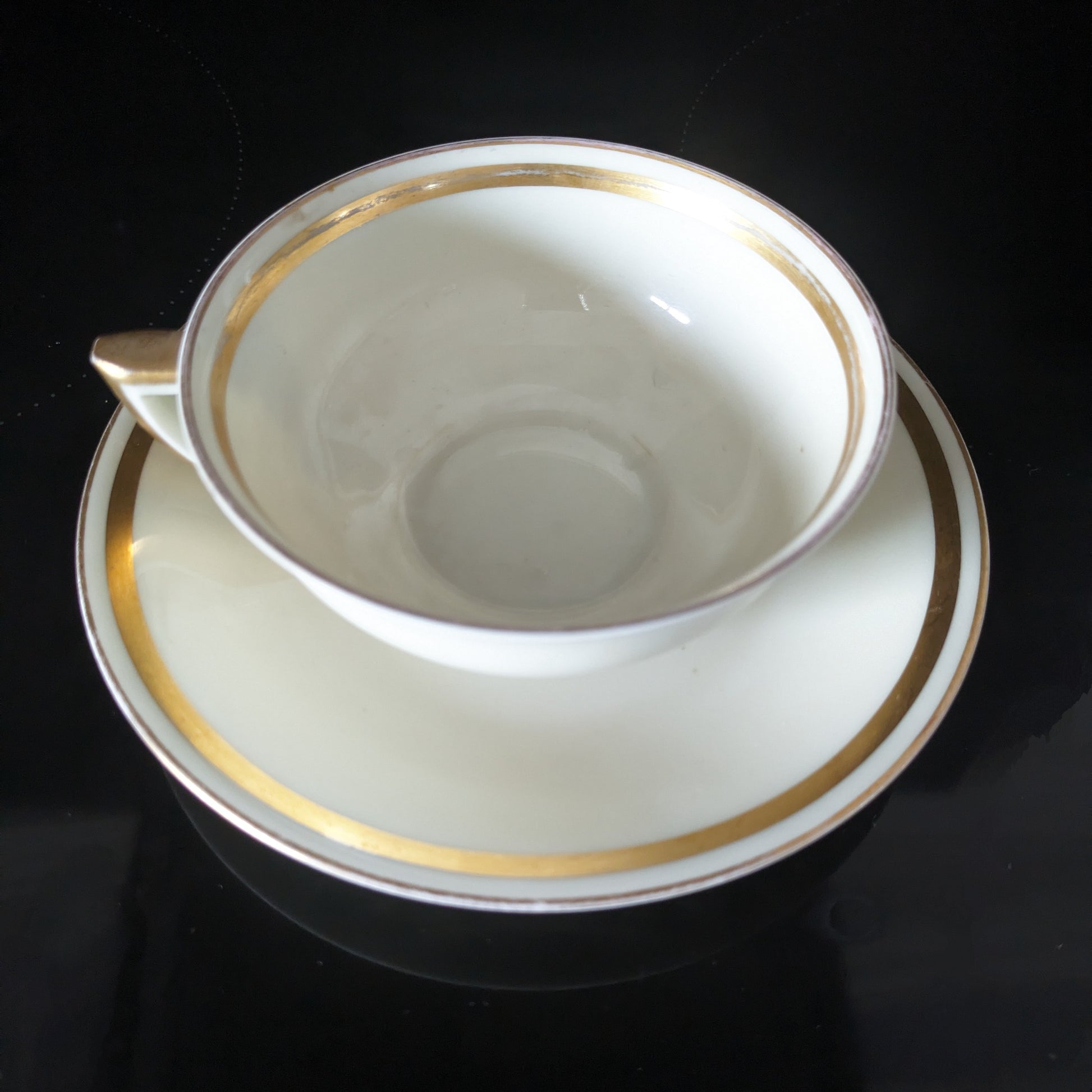 Set de 6 jolie tasses et 6 petit assiette en porcelaine avec son