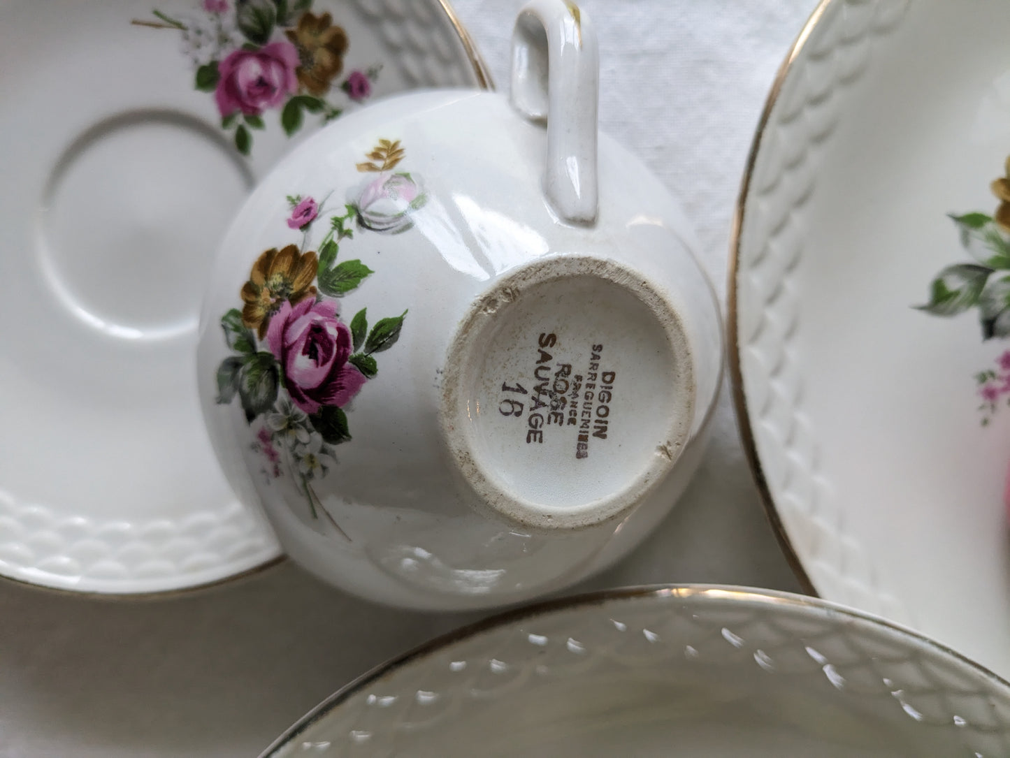 4 tasses et sous tasses Digoin Sarreguemines modèle Roses sauvages