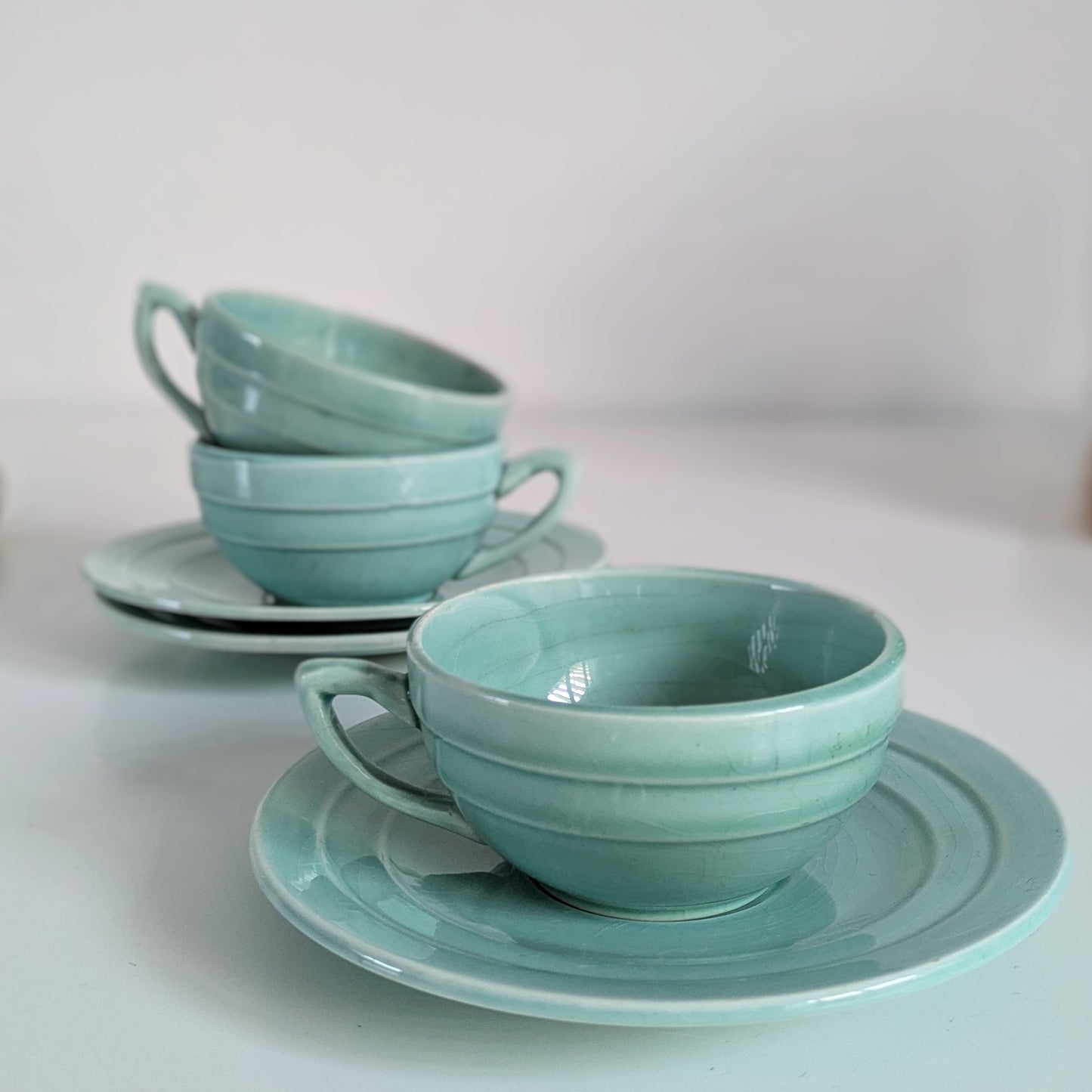 Trois tasses art déco bleu turquoise