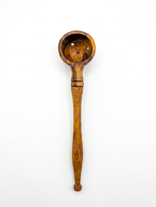 Cuillère à olives perforée en bois d'olivier tourné fait main. Égouttage parfait sans huile. Ustensile apéro artisanal, naturel, résistant et hygiénique.
  