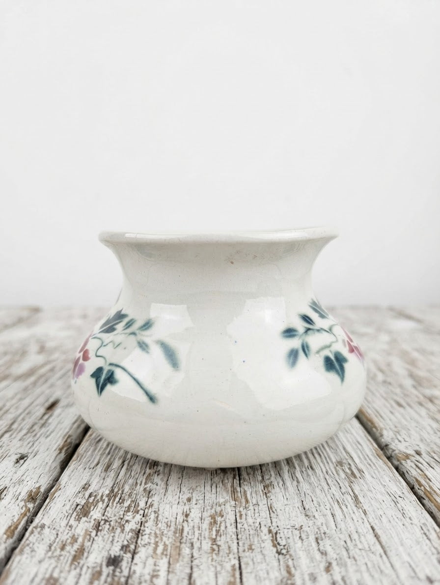 Broc Ancien "Joufflu" en Céramique – Décor Floral Aérographe