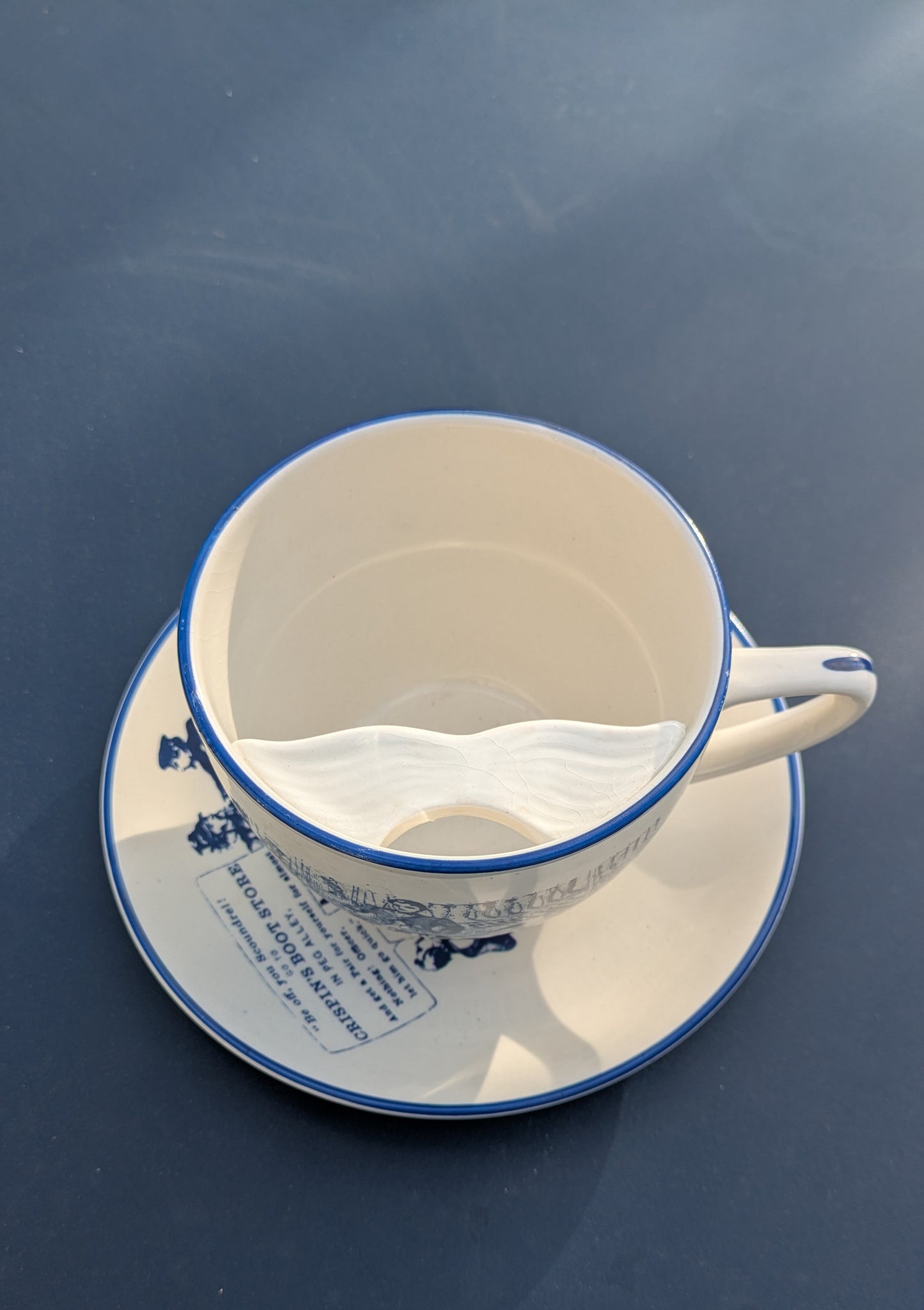 Tasse pour moustachus Crown Devon England
