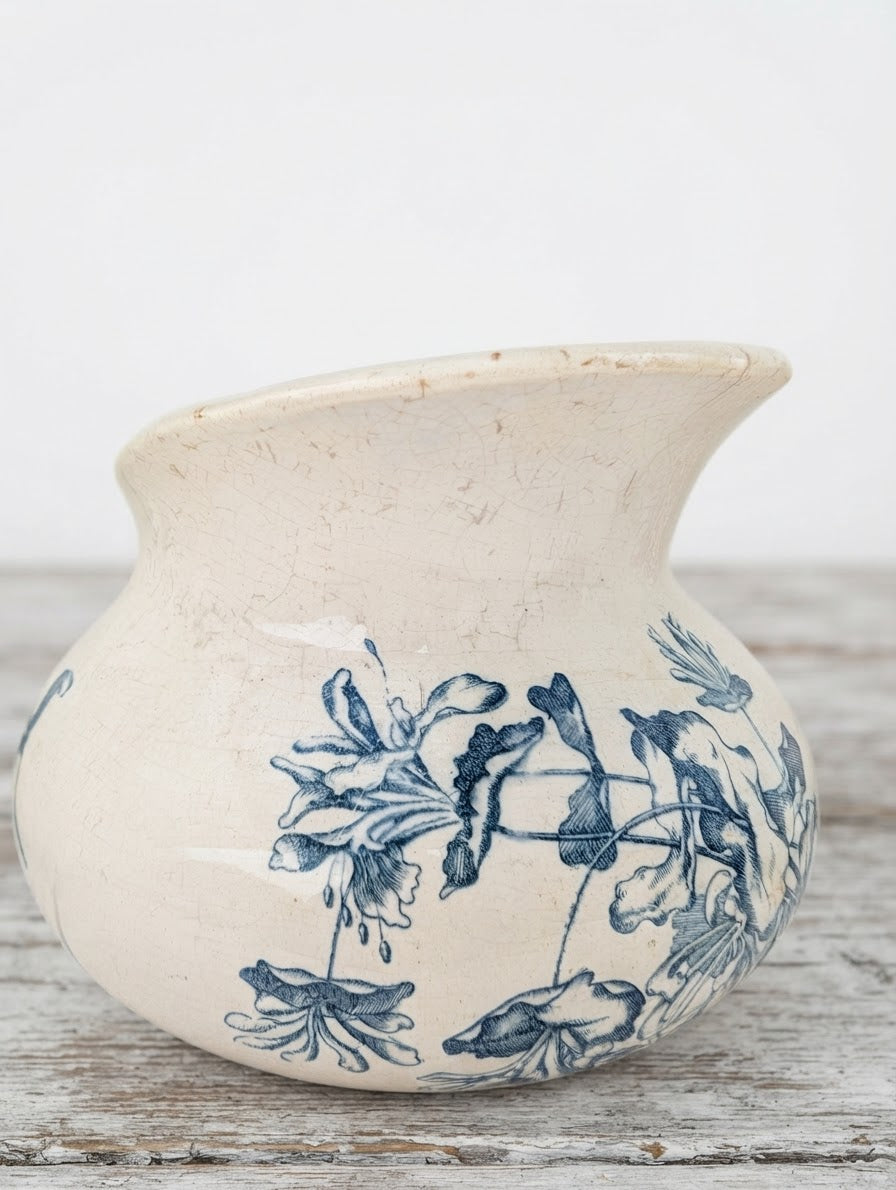 Broc Ancien "Joufflu" en Terre de Fer – Gien Porcelaine Opaque (Décor Floral Bleu)