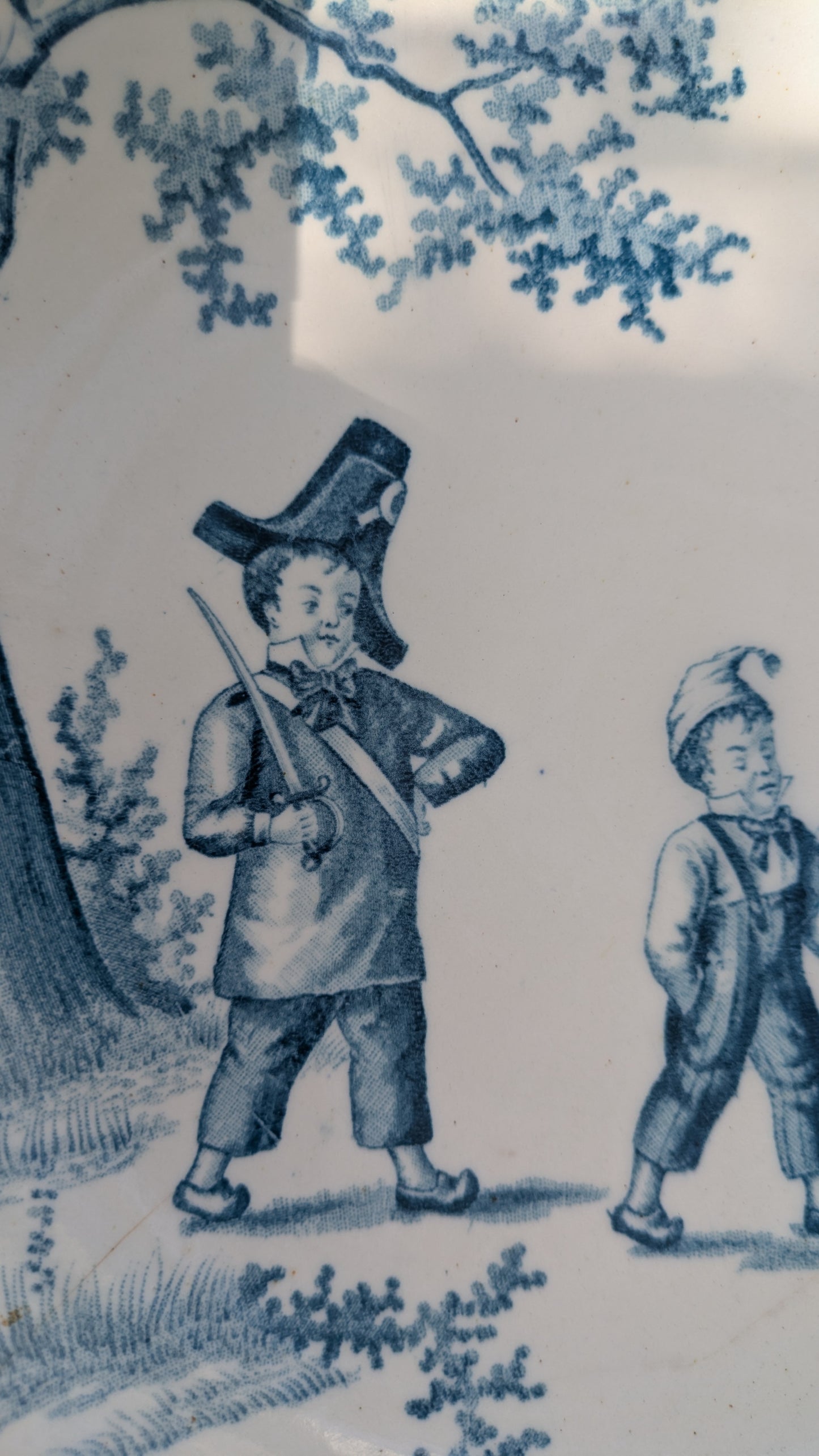 Compotier ancien en terre de fer modèle garde champêtre