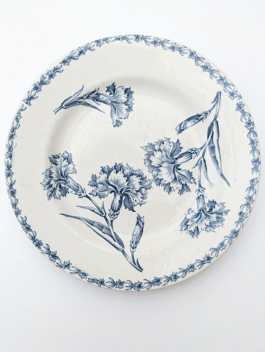 Assiette Plate Ancienne Lunéville K&G – Modèle "Œillets" – Faïence Terre de Fer Bleue XIXe / Début XXe