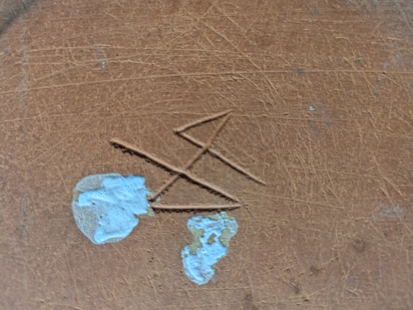 Dessous de plat en céramique émaillée signé